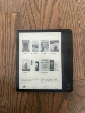 Kobo Forma eReader, Excellent Condition, 8 inch eReader with Buttons with Case
